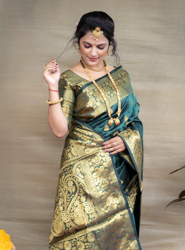 Green_Pure_Paithani_Silk_Saree_With_Rich_Pallu_And_Unstiched_Blouse_Piece.